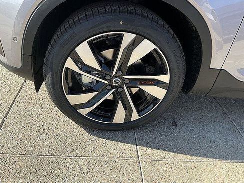 New 2026 Volvo XC40 B5 Plus w/ Climate Package AWD/4WD image 12