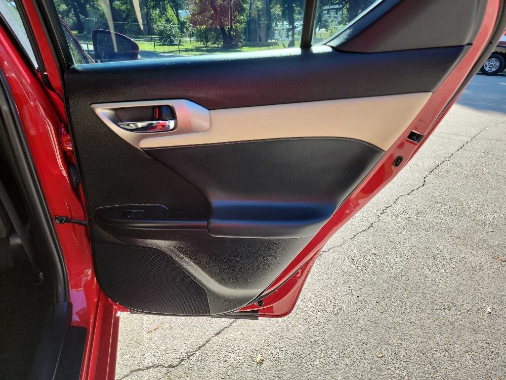 Used 2015 Lexus CT 200h w/ Seat Comfort Package FWD image 32