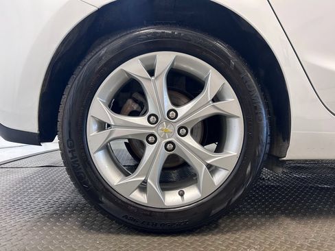 Used 2018 Chevrolet Cruze Premier FWD image 28