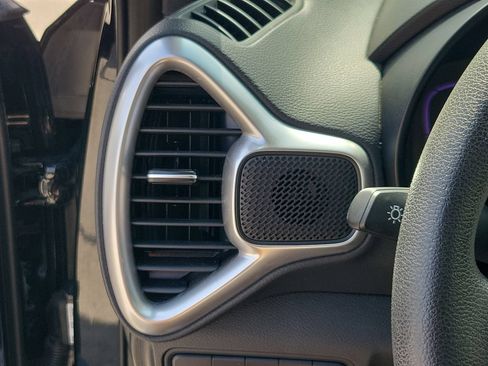 Used 2025 Kia Soul LX w/ LX Technology Package FWD image 29
