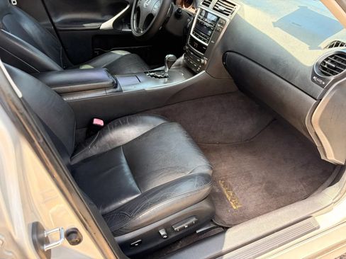 Used 2006 Lexus IS 250 w/ Preferred Accessory Pkg RWD image 37
