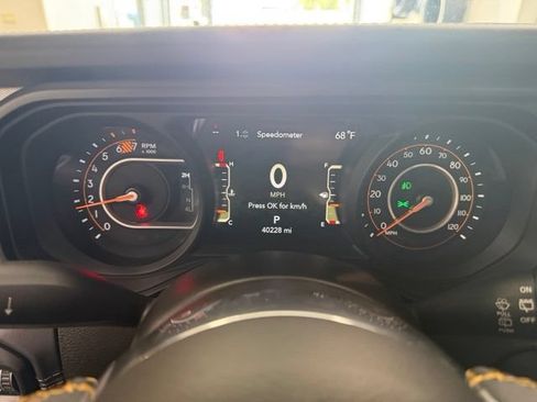 Used 2025 Jeep Wrangler Unlimited Sahara AWD/4WD image 19