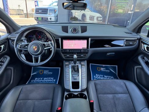 Used 2021 Porsche Macan image 20
