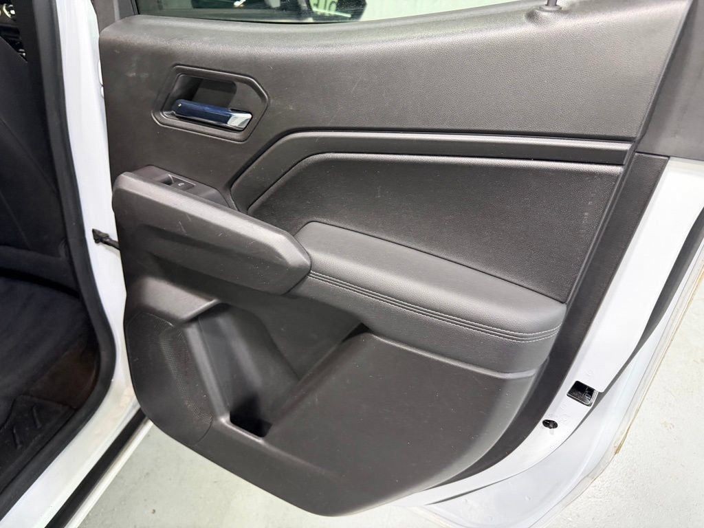 Used 2023 Chevrolet Colorado LT w/ LT Convenience Package II AWD/4WD image 18