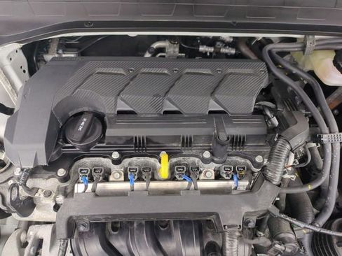Certified 2025 Hyundai Venue SEL FWD image 20