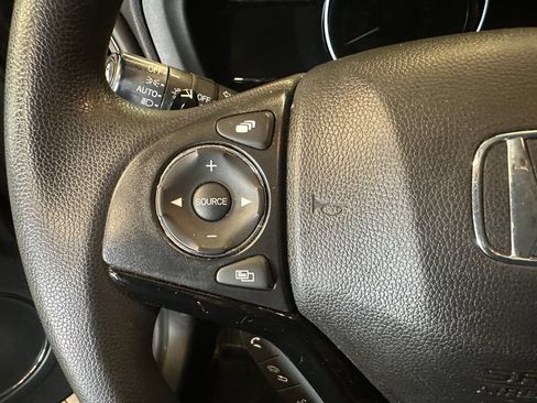 Used 2019 Honda HR-V EX image 11
