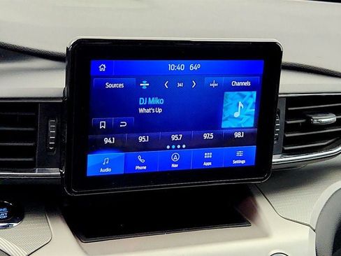 Used 2021 Ford Explorer XLT w/ Equipment Group 202A AWD/4WD image 19