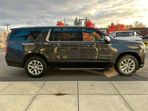 Used 2024 Chevrolet Suburban Premier image 6