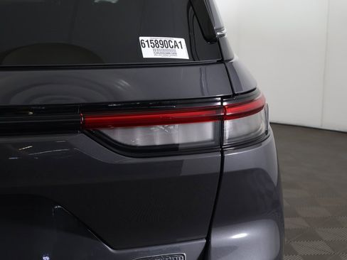 Used 2022 Jeep Grand Cherokee Overland w/ Luxury Tech Group IV image 21