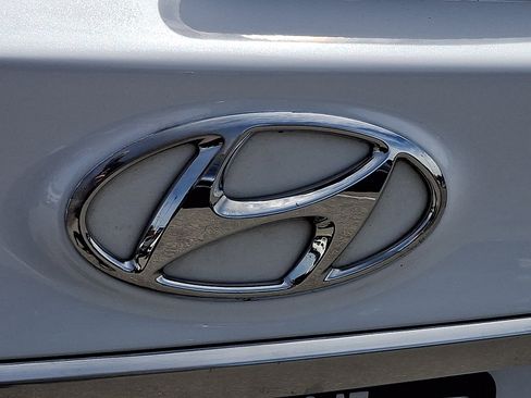 Used 2019 Hyundai Santa Fe SE AWD/4WD image 28