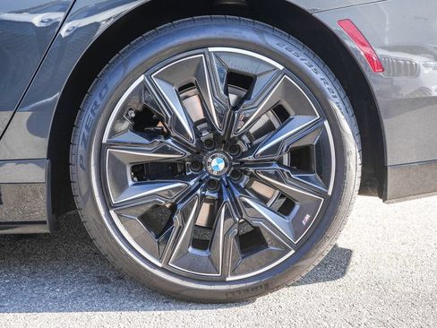 Used 2026 BMW 750e xDrive AWD/4WD image 9
