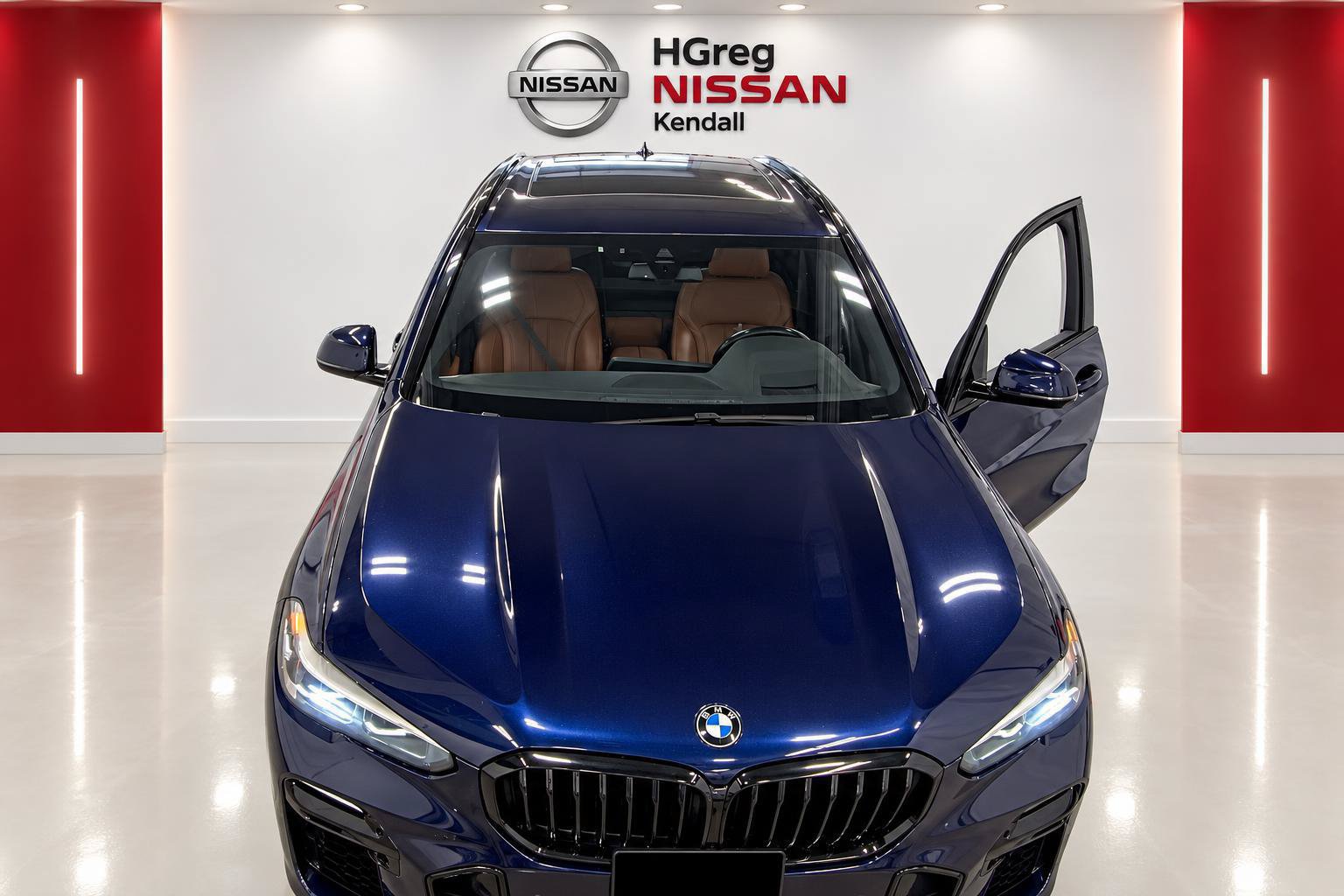 Used 2021 BMW X5 M50i w/ Premium Package AWD/4WD image 5