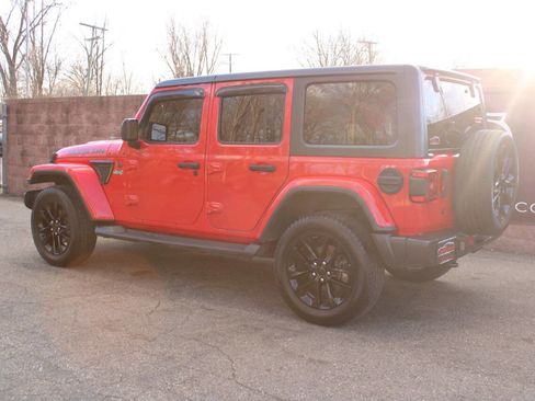 Used 2018 Jeep Wrangler Unlimited Sahara w/ Uconnect 4C Nav & Sound Group image 3