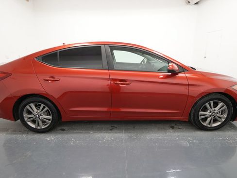 Used 2017 Hyundai Elantra SE FWD image 9