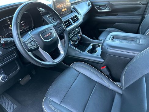 Used 2023 GMC Yukon SLT w/ SLT Premium Package image 9