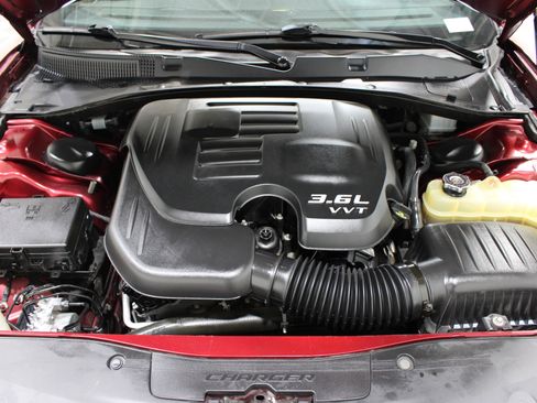 Used 2019 Dodge Charger SXT image 36