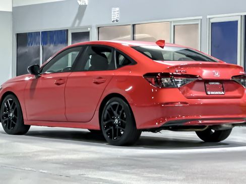 Used 2025 Honda Civic Sport image 3