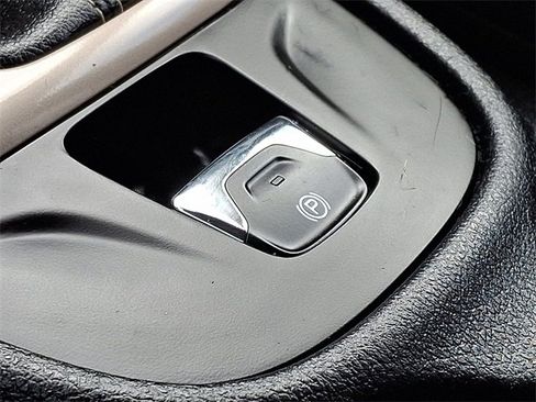 Used 2014 Jeep Cherokee Latitude w/ Comfort/Convenience Group image 23