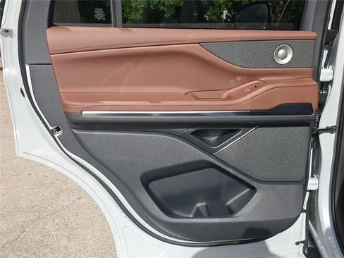 New 2026 Lincoln Navigator Reserve AWD/4WD image 13