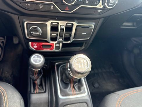 Used 2023 Jeep Gladiator Mojave w/ Cold Weather Group AWD/4WD image 14