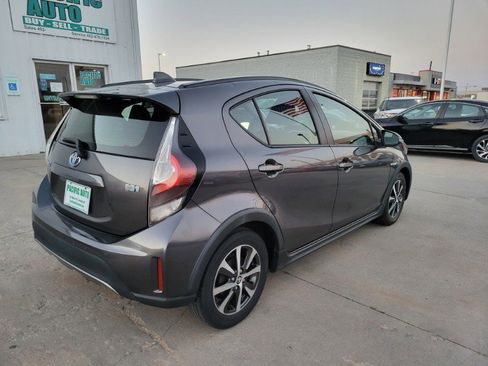 Used 2018 Toyota Prius C Two image 7