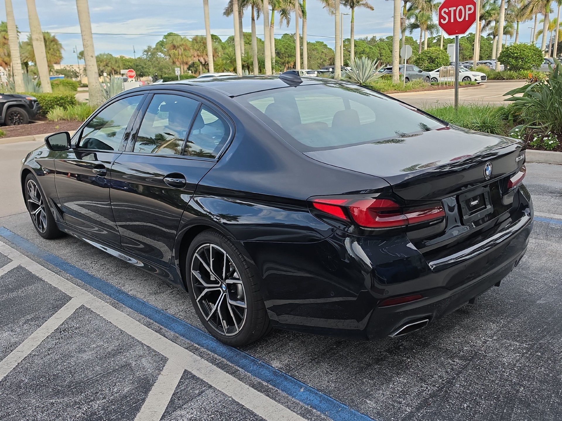 Used 2023 BMW 530i w/ M Sport Package RWD image 7