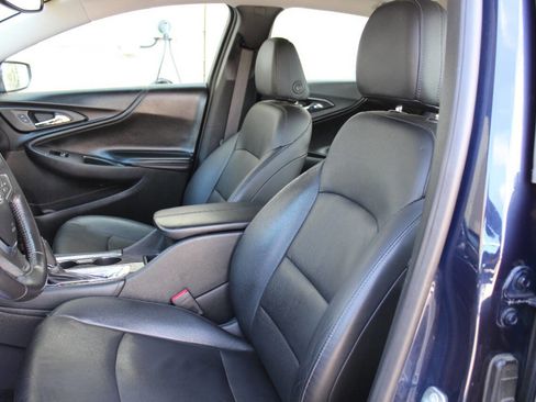 Used 2017 Chevrolet Malibu LT w/ Leather Package image 6