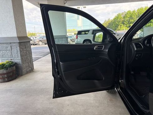 Used 2020 Jeep Grand Cherokee Altitude AWD/4WD image 22