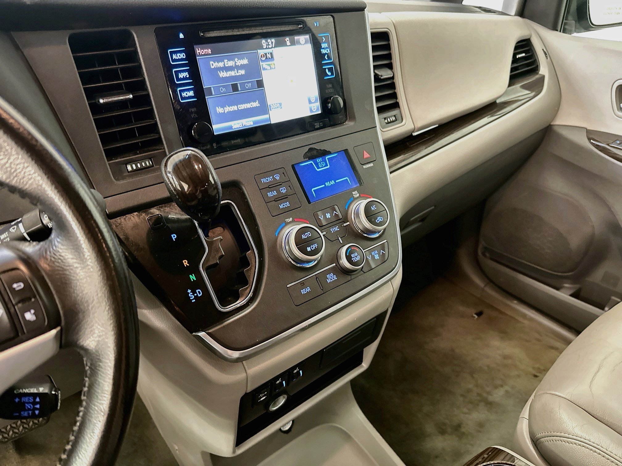 Used 2016 Toyota Sienna XLE w/ XLE Navigation Package FWD image 26