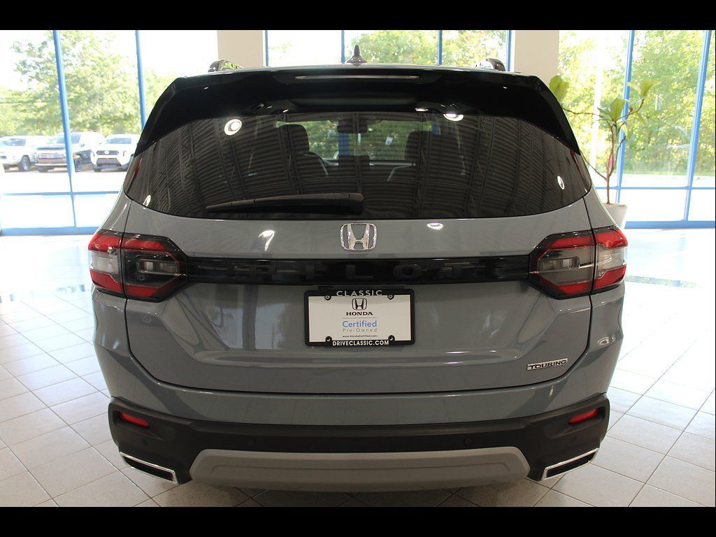 Certified 2025 Honda Pilot Touring image 6
