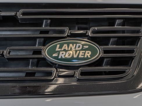 Used 2025 Land Rover Range Rover Sport SE AWD/4WD image 5