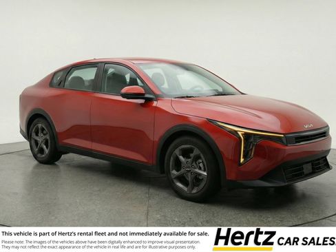 Used 2025 Kia K4 LXS image 1