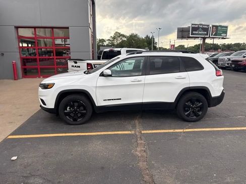 Used 2021 Jeep Cherokee Latitude Plus w/ Sun & Sound Group AWD/4WD image 5