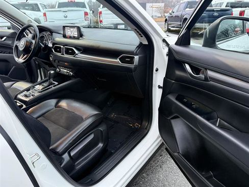 Used 2019 MAZDA CX-5 Touring image 12
