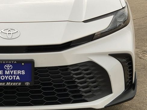 Used 2025 Toyota Camry SE FWD image 4