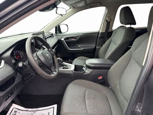 Used 2022 Toyota RAV4 XLE image 17
