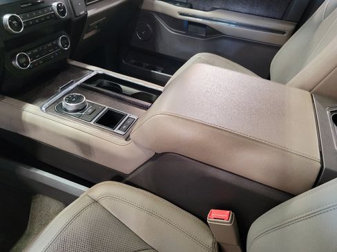 Used 2019 Ford Expedition Limited w/ Equipment Group 302A RWD image 26