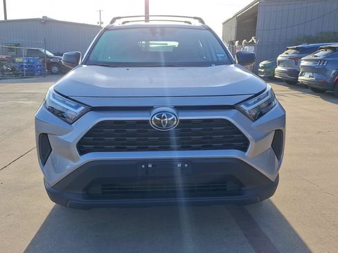 Used 2025 Toyota RAV4 LE AWD/4WD image 4