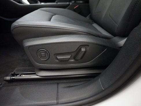 Used 2025 Audi Q3 2.0T Premium w/ Convenience Package image 17