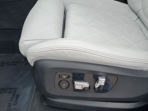 Certified 2025 BMW X5 xDrive40i w/ M Sport Package image 9