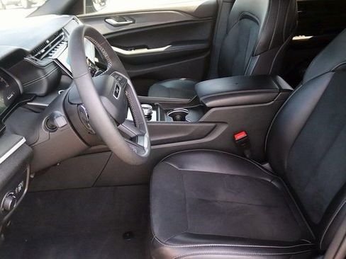 Used 2024 Jeep Grand Cherokee Altitude image 10