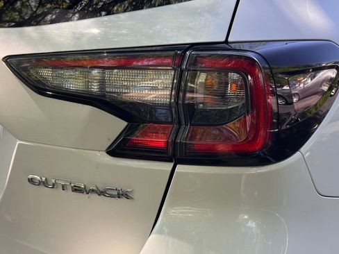 Used 2023 Subaru Outback Limited AWD/4WD image 8