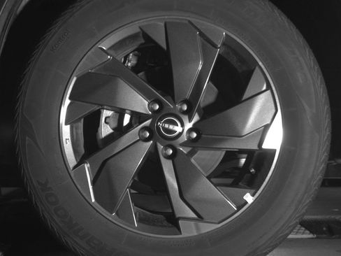 Used 2025 Nissan Rogue SV image 12