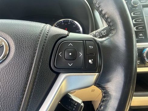 Used 2014 Toyota Highlander Limited FWD image 29