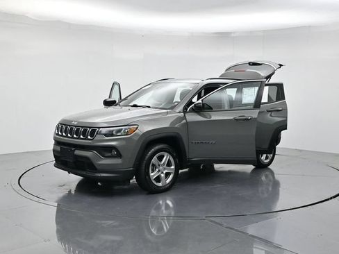 Used 2024 Jeep Compass Latitude AWD/4WD image 50