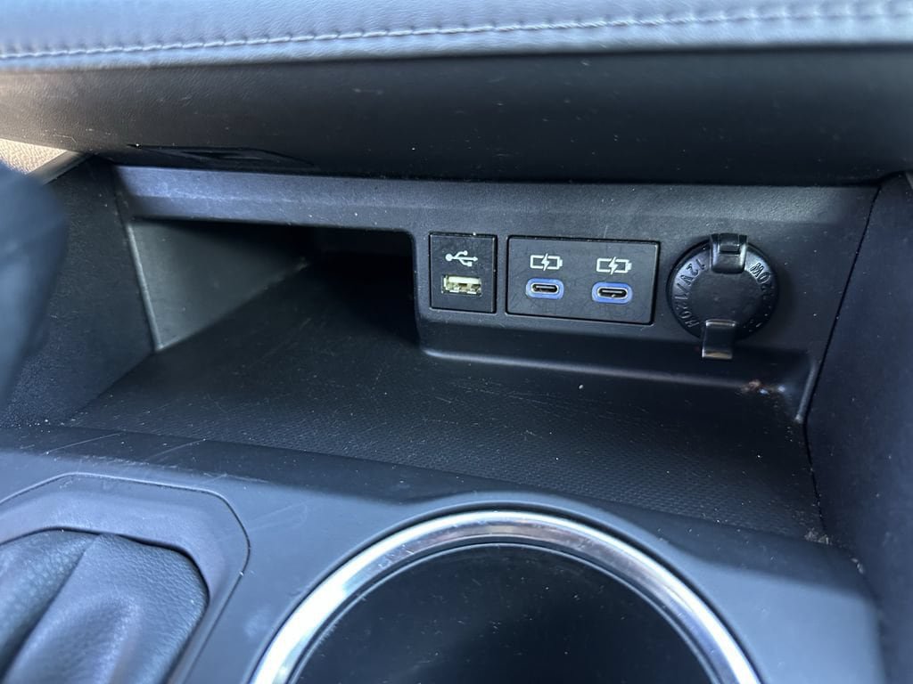 Used 2022 Toyota Highlander LE FWD image 32