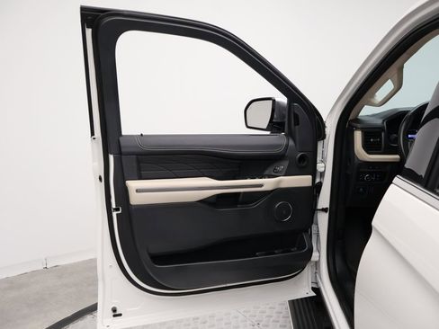 Used 2023 Ford Expedition Max Platinum image 16