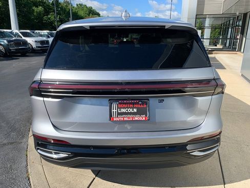 Used 2024 Lincoln Nautilus Premier AWD/4WD image 4