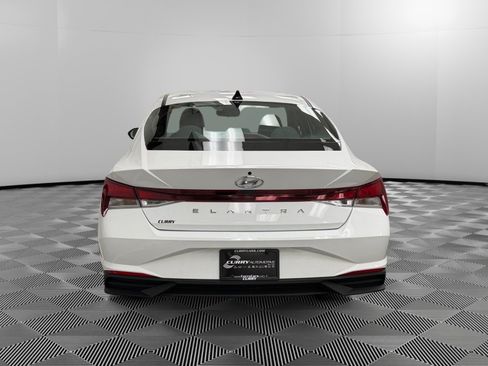 Certified 2023 Hyundai Elantra SE image 4