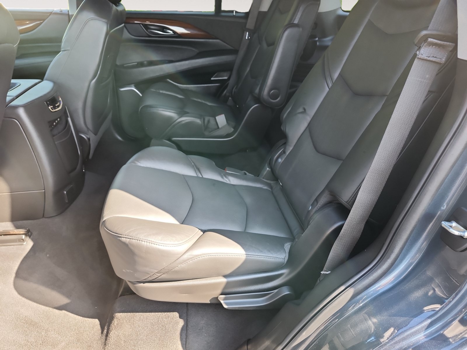 Used 2020 Cadillac Escalade Luxury AWD/4WD image 13